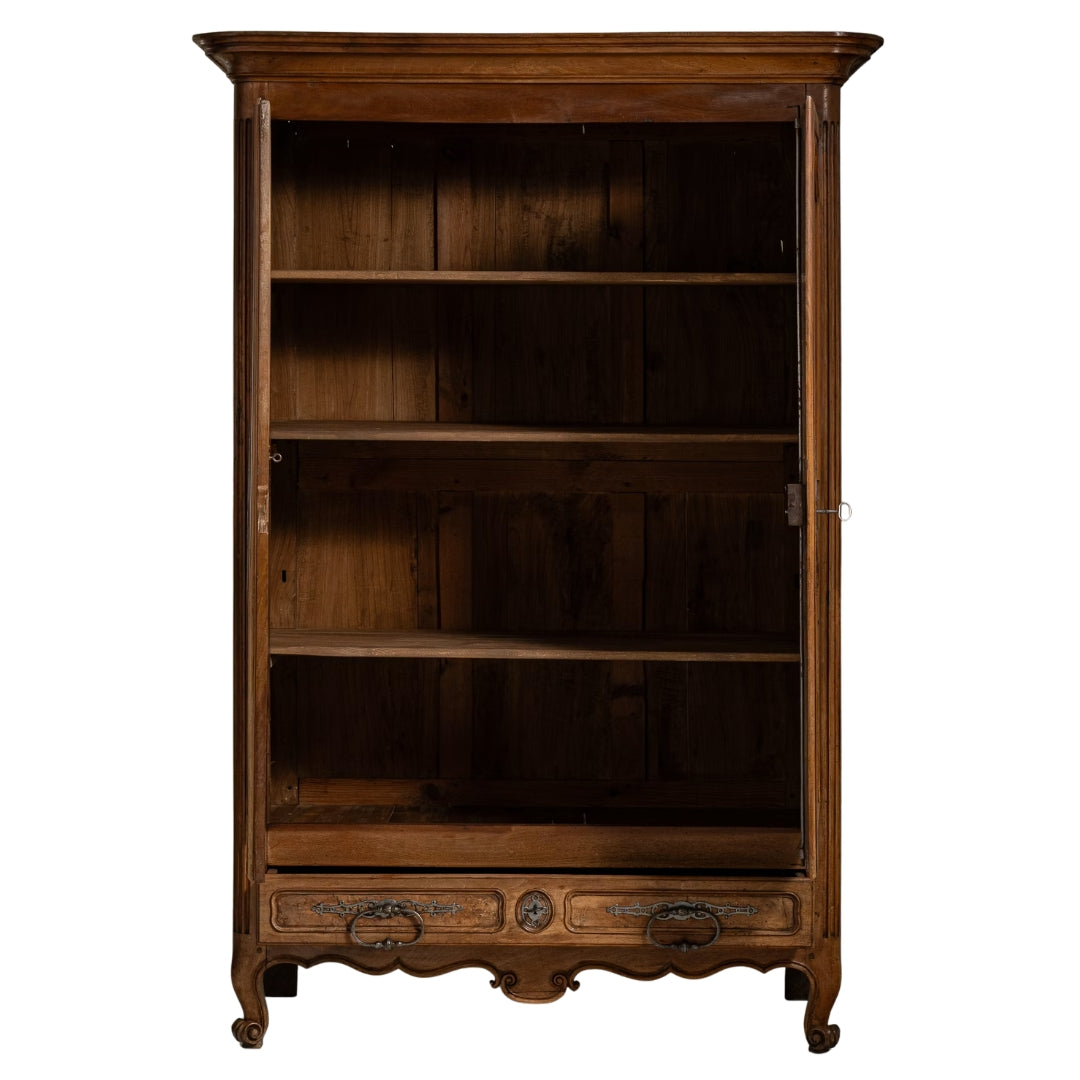 Armoire en noyer de style néo-Renaissance française, Circa 1840