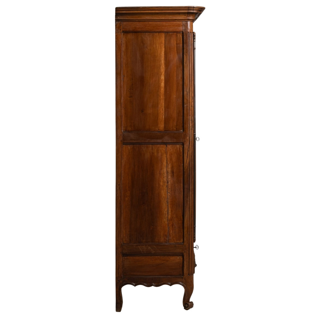 Armoire en noyer de style néo-Renaissance française, Circa 1840