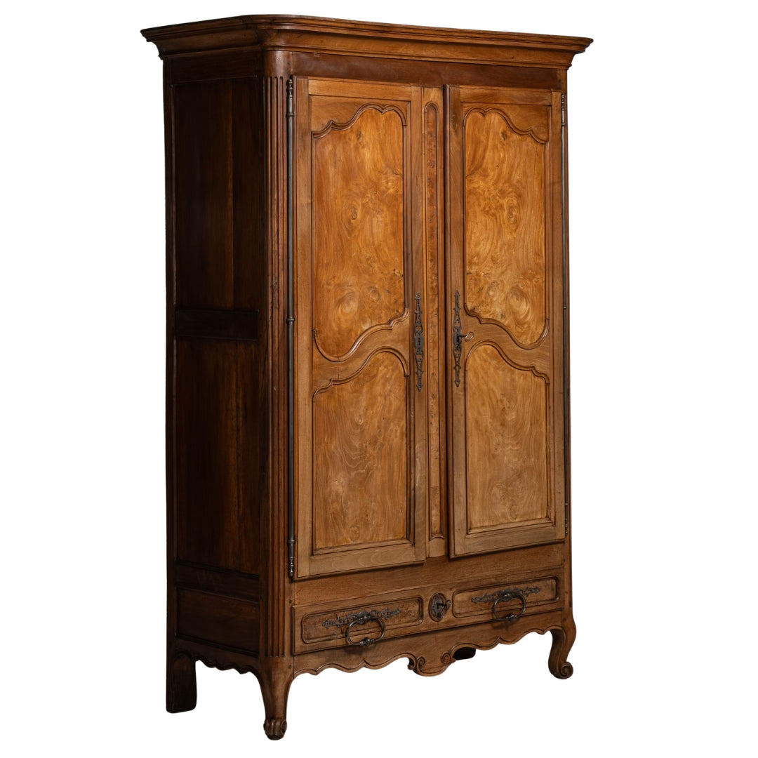 Armoire en noyer de style néo-Renaissance française, Circa 1840