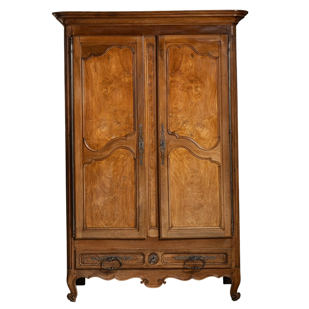 Armoire en noyer de style néo-Renaissance française, Circa 1840