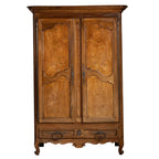 Armoire en noyer de style néo-Renaissance française, Circa 1840