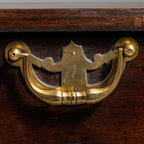 Buffet vitrine ancien en noyer datant des années 1800