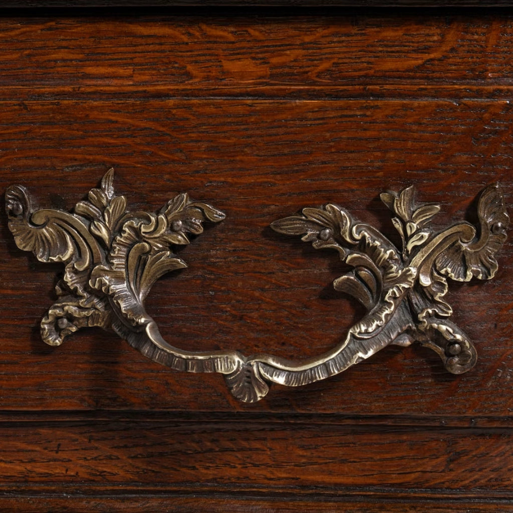 Commode sauteuse en noyer de style provençal, Château Provence, vers 1800