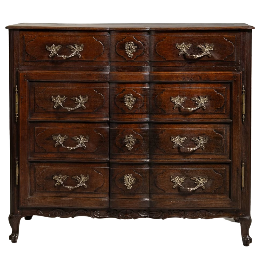 Commode sauteuse en noyer de style provençal, Château Provence, vers 1800