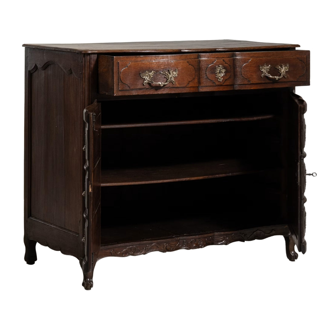 Commode sauteuse en noyer de style provençal, Château Provence, vers 1800