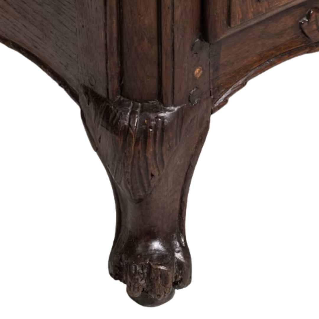 Commode sauteuse en noyer de style provençal, Château Provence, vers 1800