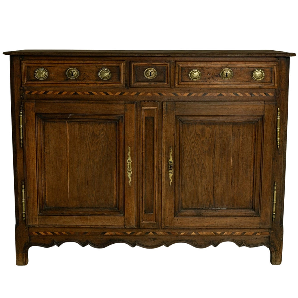 Vaisselier chêne style baroque, ornements laiton, circa 1820