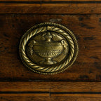 Vaisselier chêne style baroque, ornements laiton, circa 1820