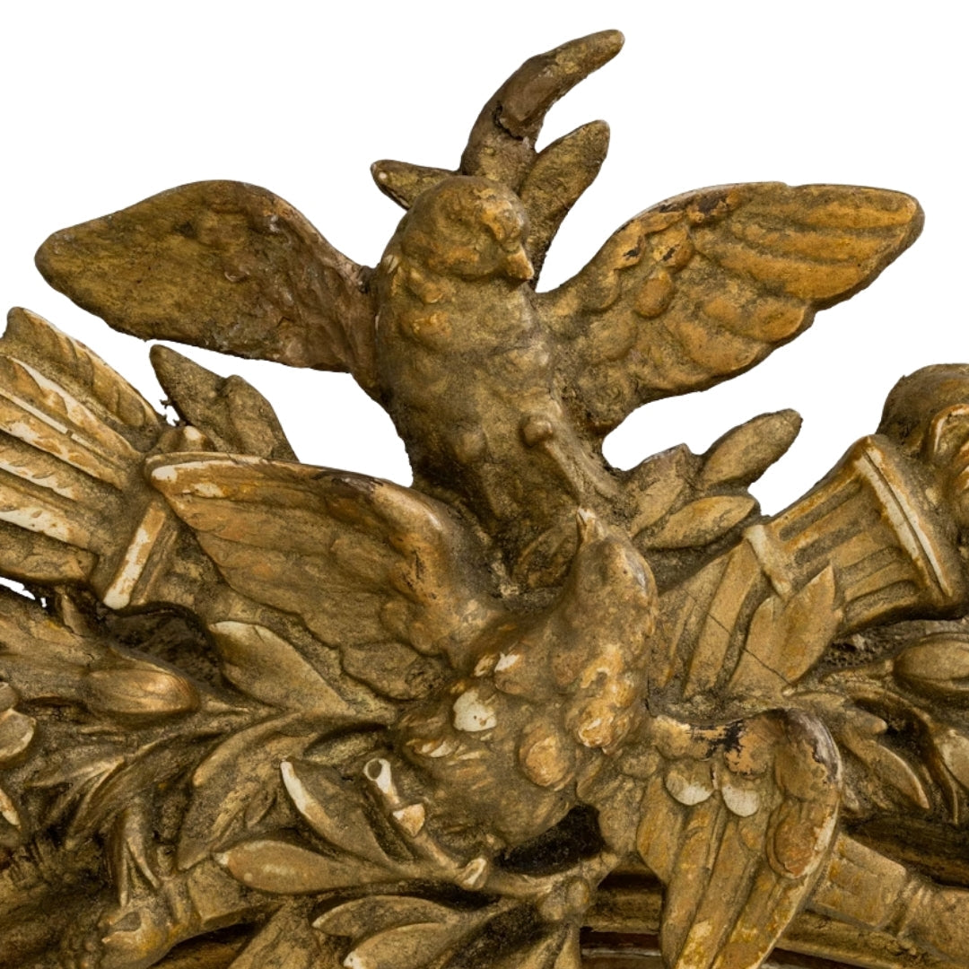 Miroir ovale français doré, sculpté d'un oiseau armorié, vers 1900