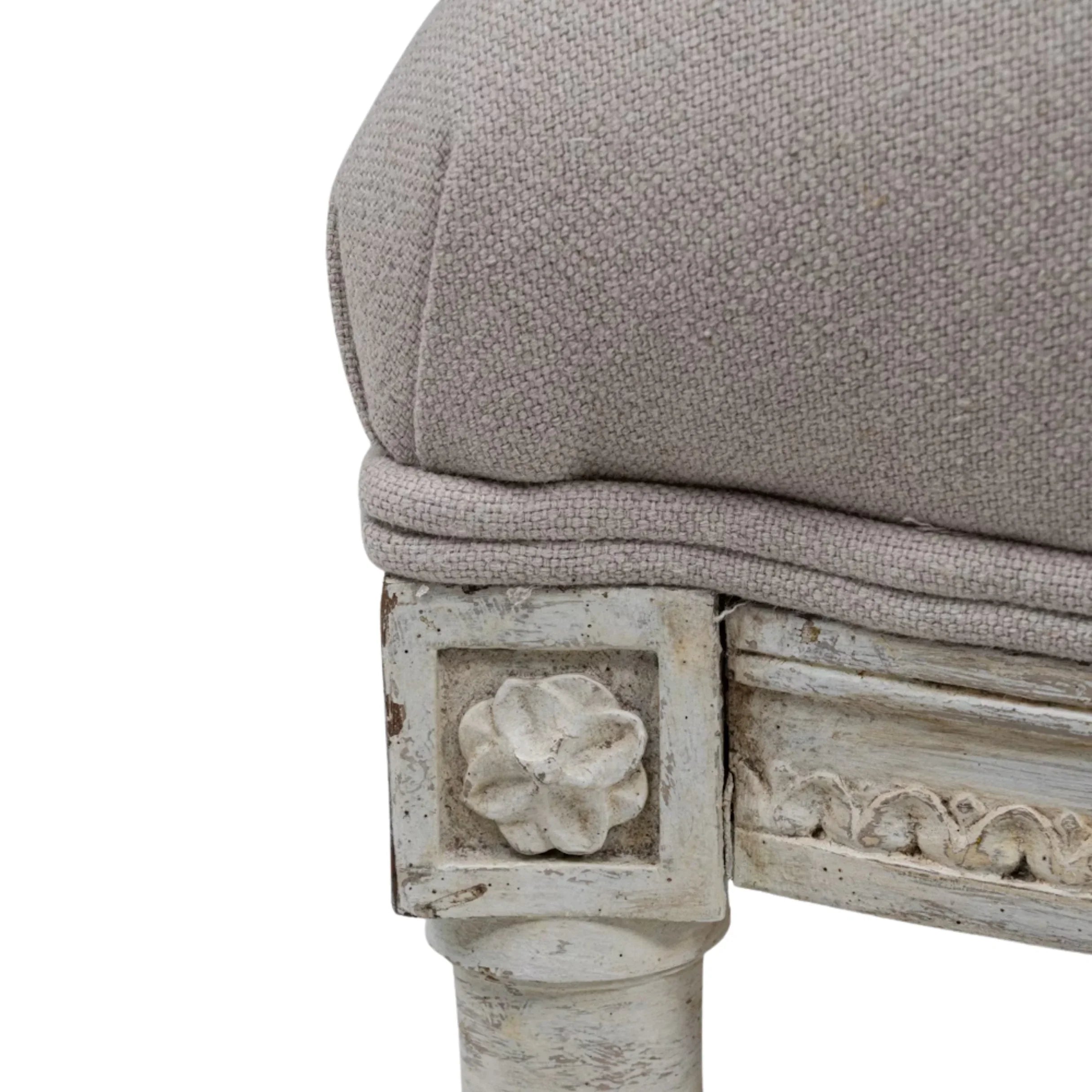 Causeuse taupe de style provincial français antique, vers 1900