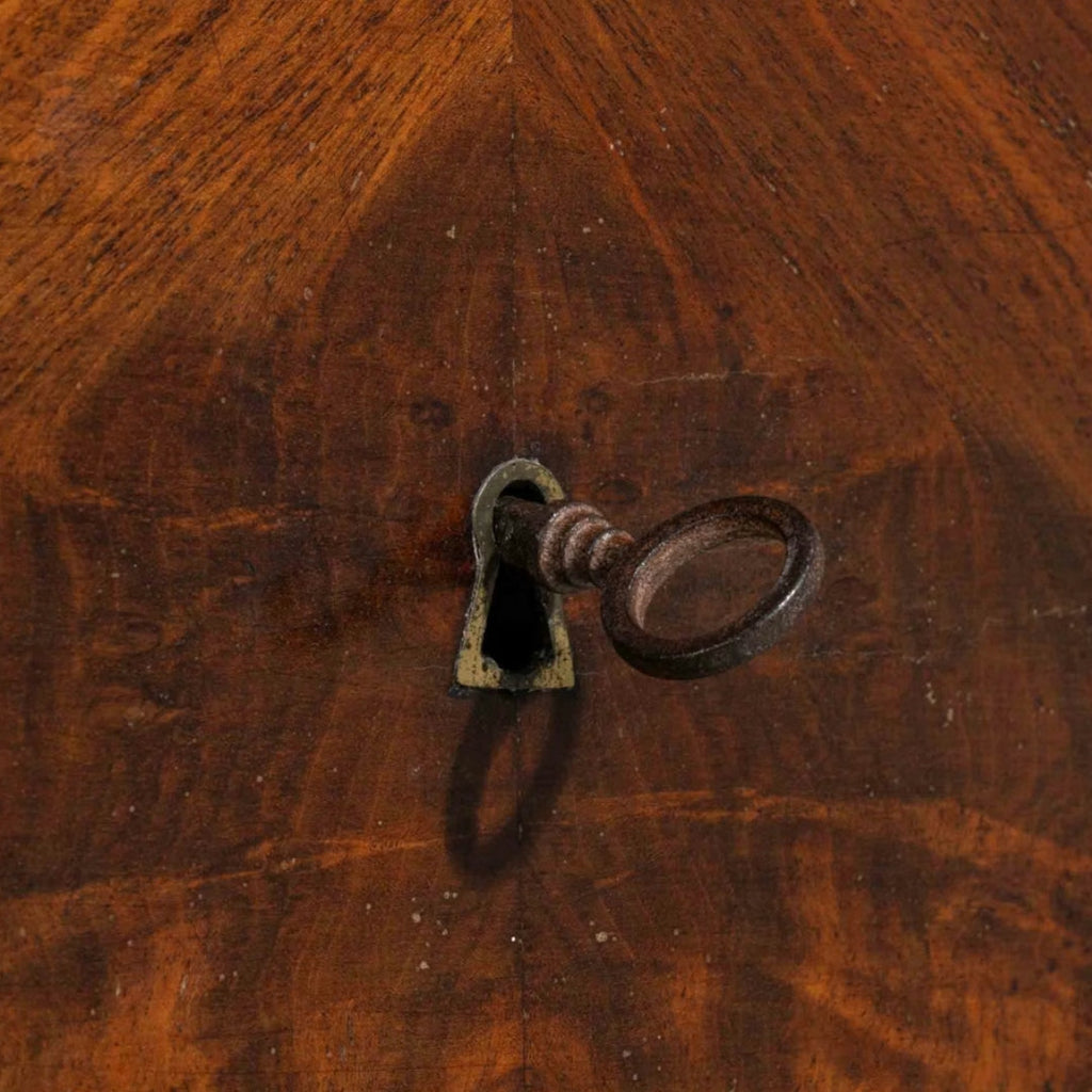 Commode française en noyer, circa 1870