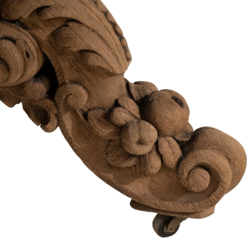 Grande table de salle à manger piédestal en chêne sculpté du Château, vers 1880