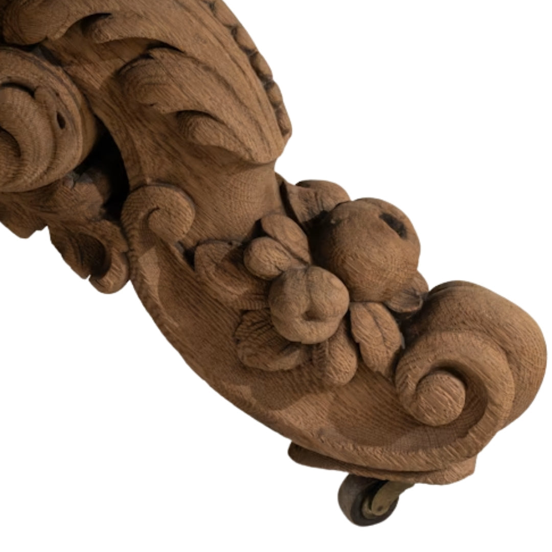 Grande table de salle à manger piédestal en chêne sculpté du Château, vers 1880