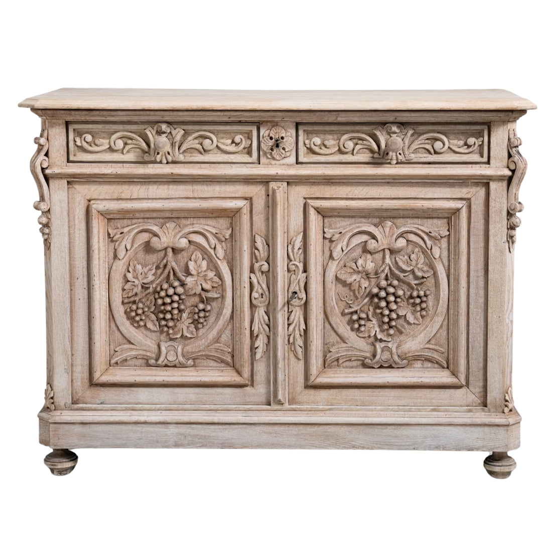 Buffet en chêne finement sculpté de vignes du manoir, vers 1860