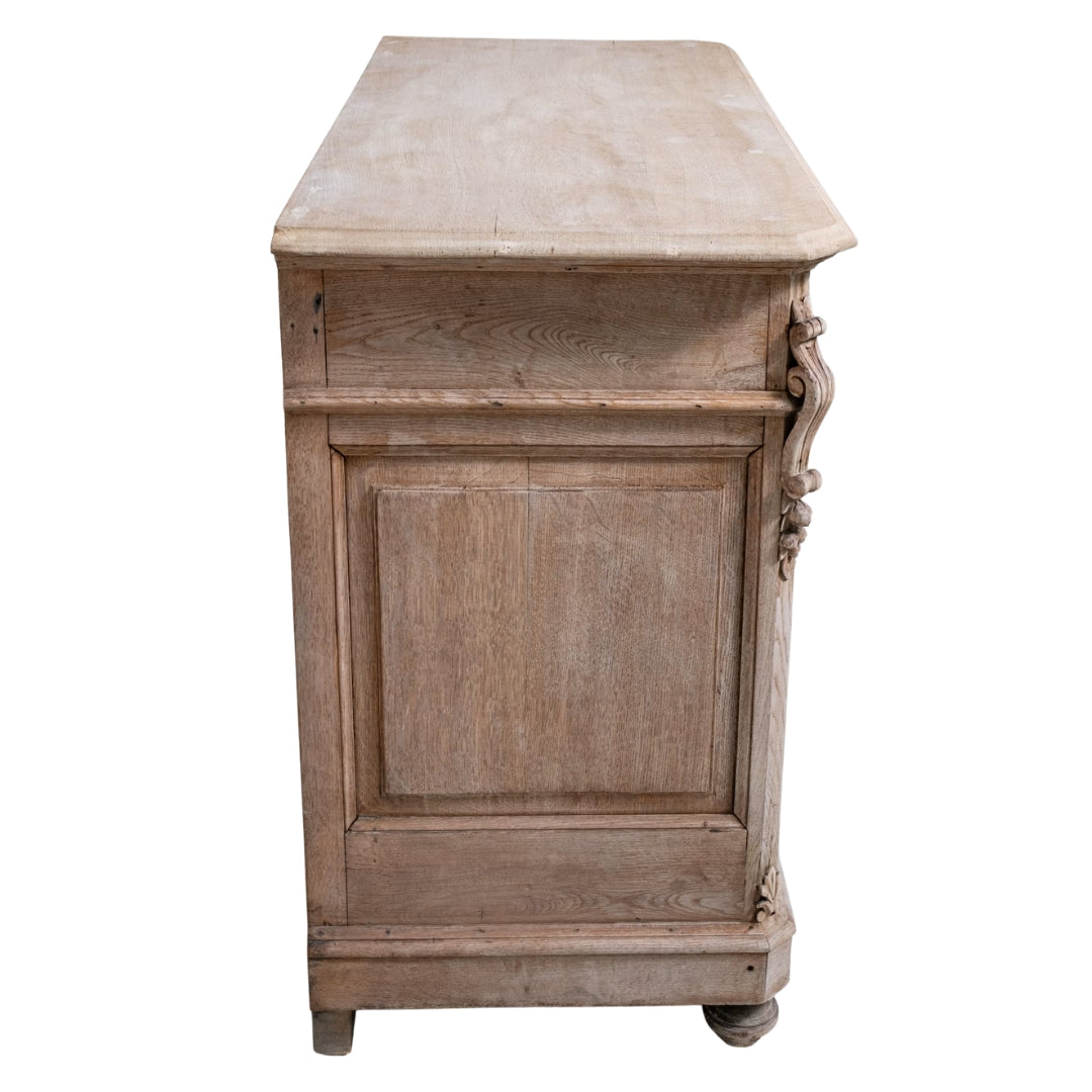 Buffet en chêne finement sculpté de vignes du manoir, vers 1860