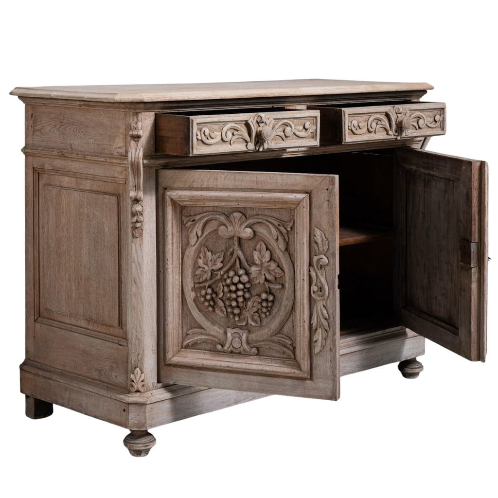 Buffet en chêne finement sculpté de vignes du manoir, vers 1860