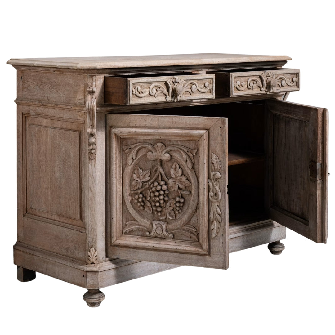 Buffet en chêne finement sculpté de vignes du manoir, vers 1860