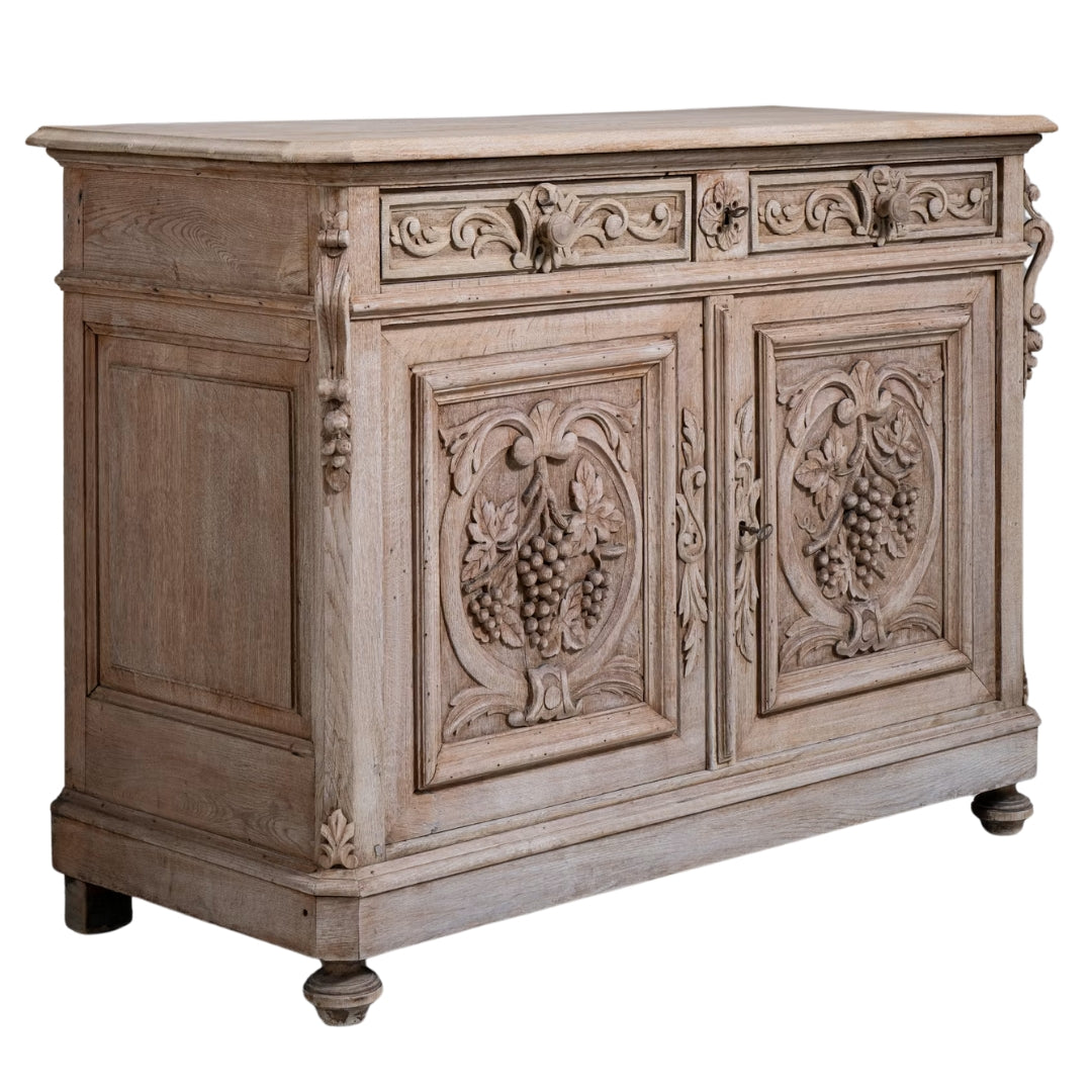 Buffet en chêne finement sculpté de vignes du manoir, vers 1860
