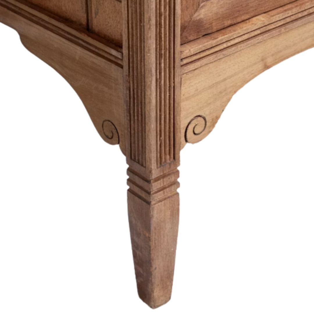Cabinet néoclassique sculpté à urne, vers 1850