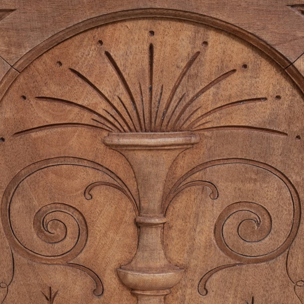Cabinet néoclassique sculpté à urne, vers 1850