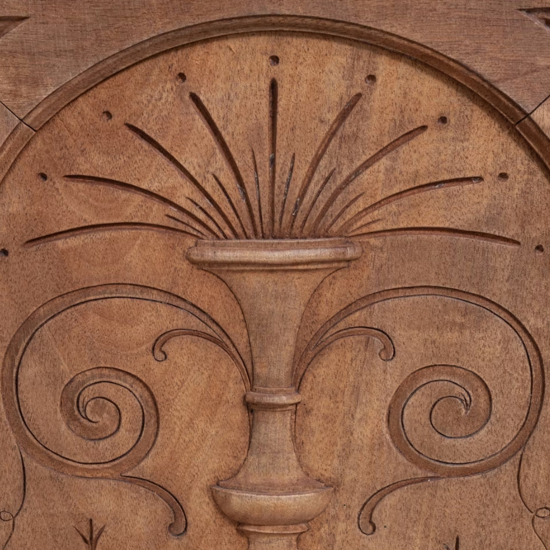 Cabinet néoclassique sculpté à urne, vers 1850