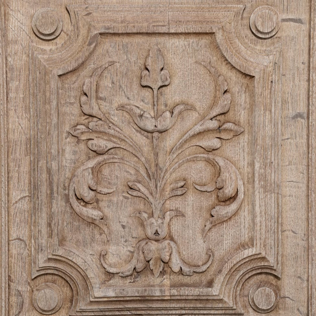 Vitrine en chêne sculpté de style ancien, Circa 1880
