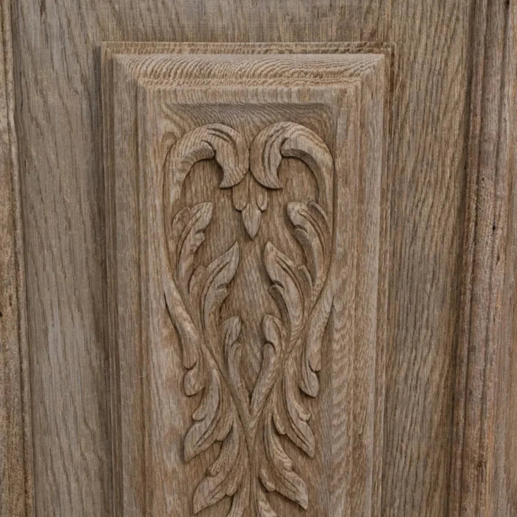 Meuble d'appoint en bois sculpté orné, Circa 1900