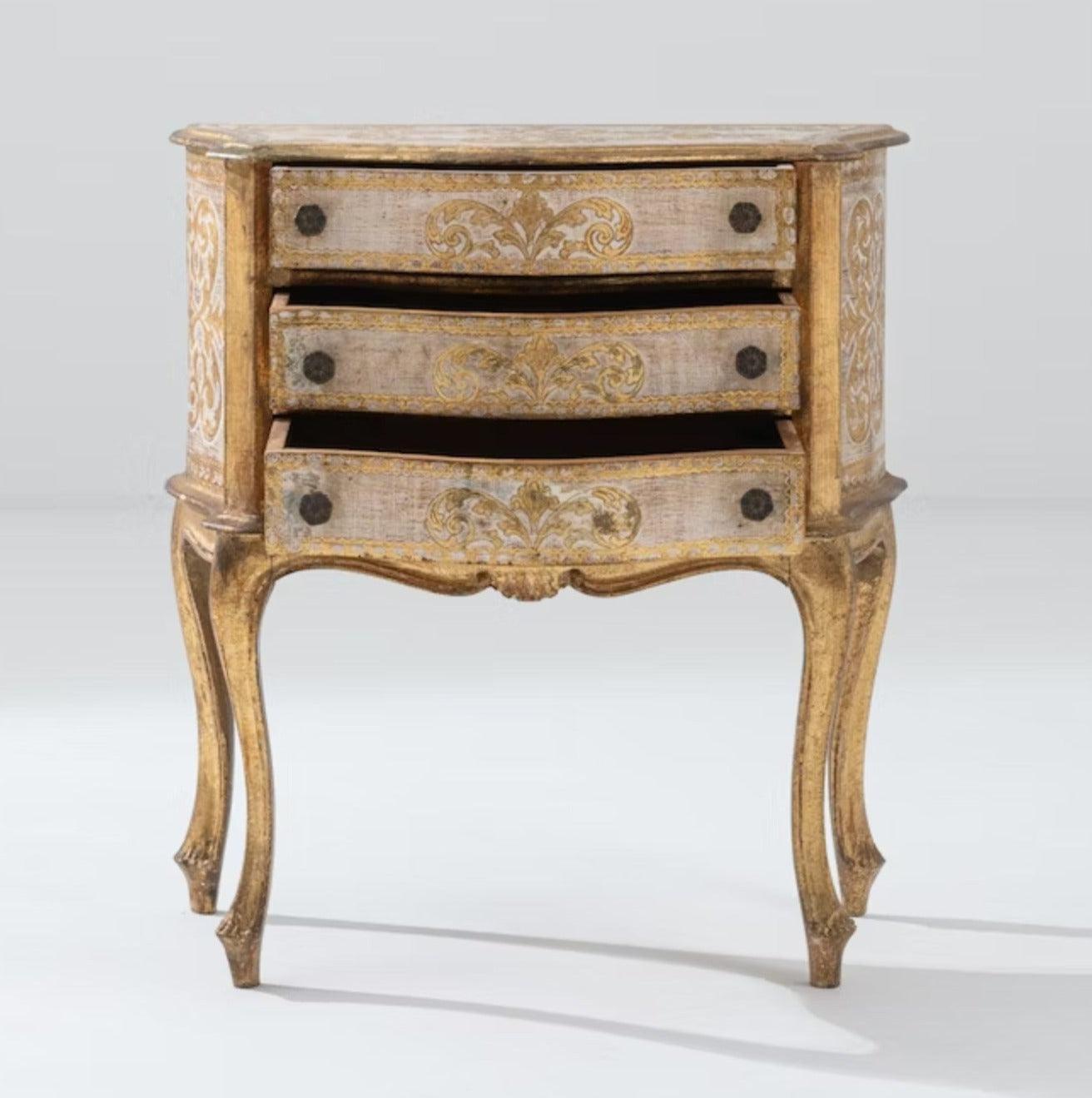 Coffre de style Renaissance italienne vintage