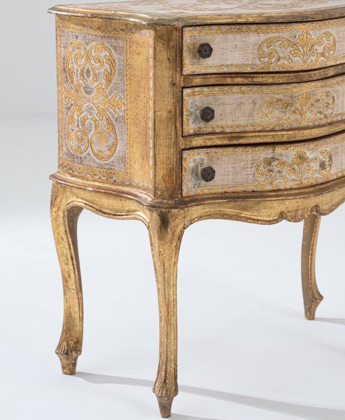Coffre de style Renaissance italienne vintage